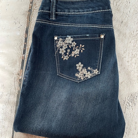 Code Bleu Crop Jean - Picture 3 of 5